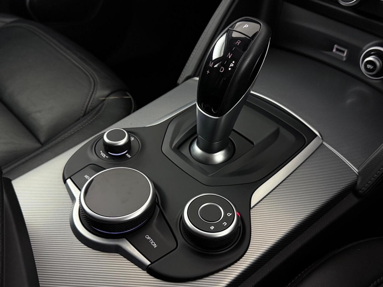 Alfa Romeo Stelvio thumbnail Interior Front