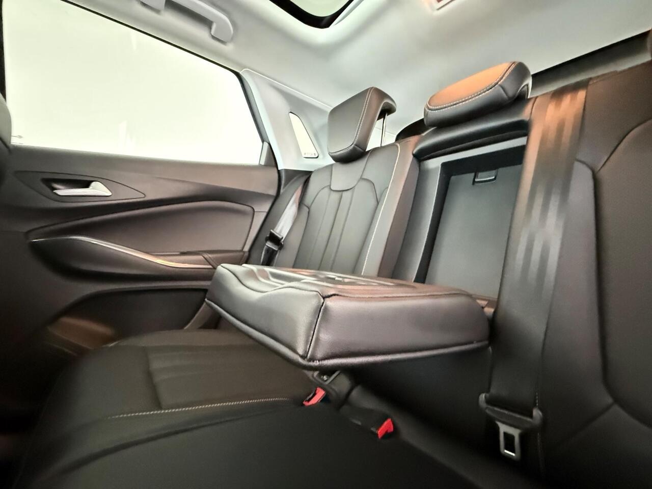Vauxhall Grandland X thumbnail Seats Rear