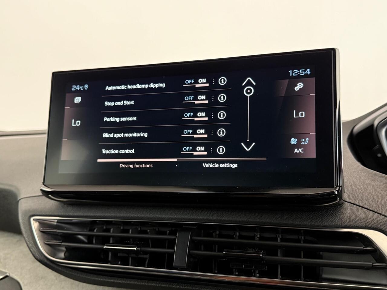 Peugeot 3008 thumbnail Infotainment System