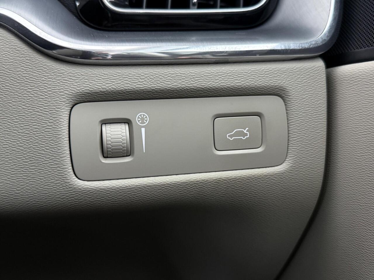 Volvo XC60 thumbnail Misc Controls
