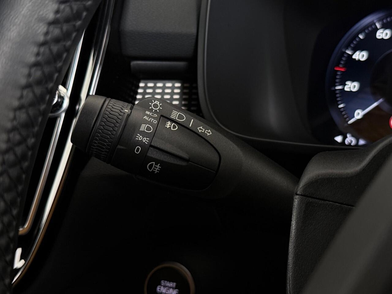 Volvo XC40 thumbnail Misc Controls