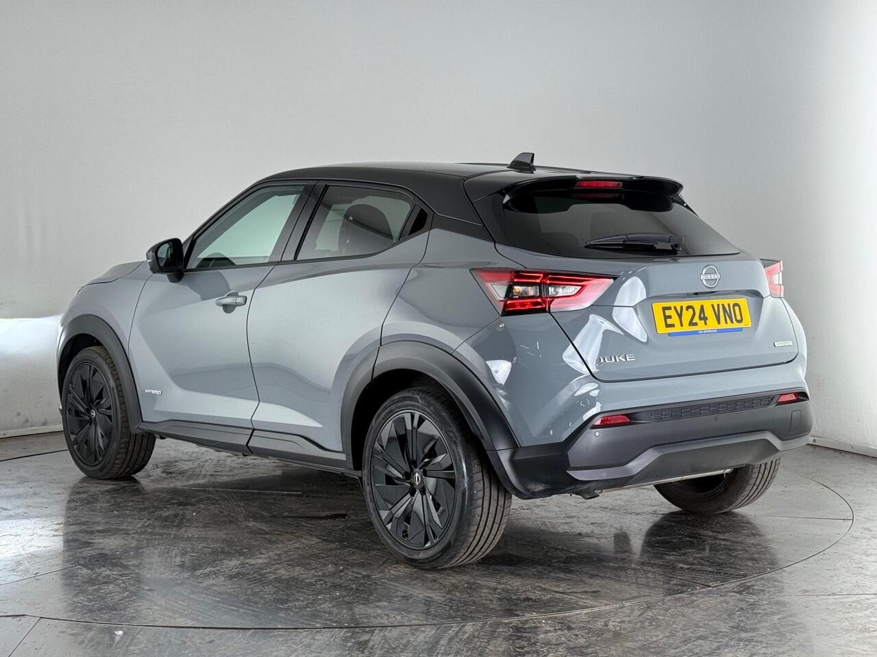 Nissan Juke thumbnail Rear Left