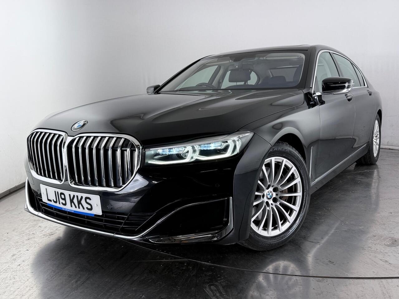 BMW 7 Series thumbnail Front Left