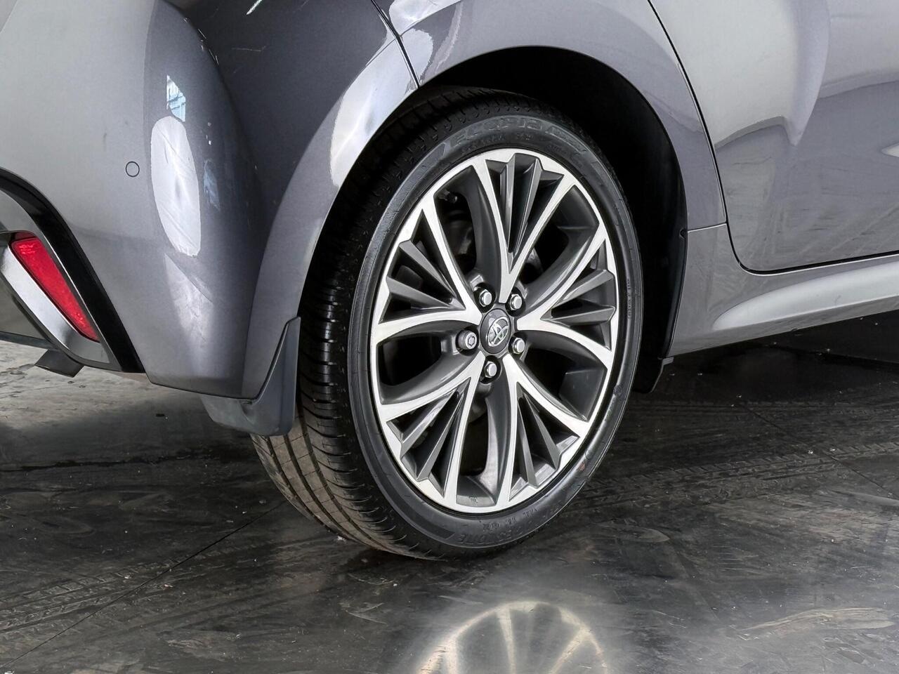 Toyota Yaris thumbnail Wheel