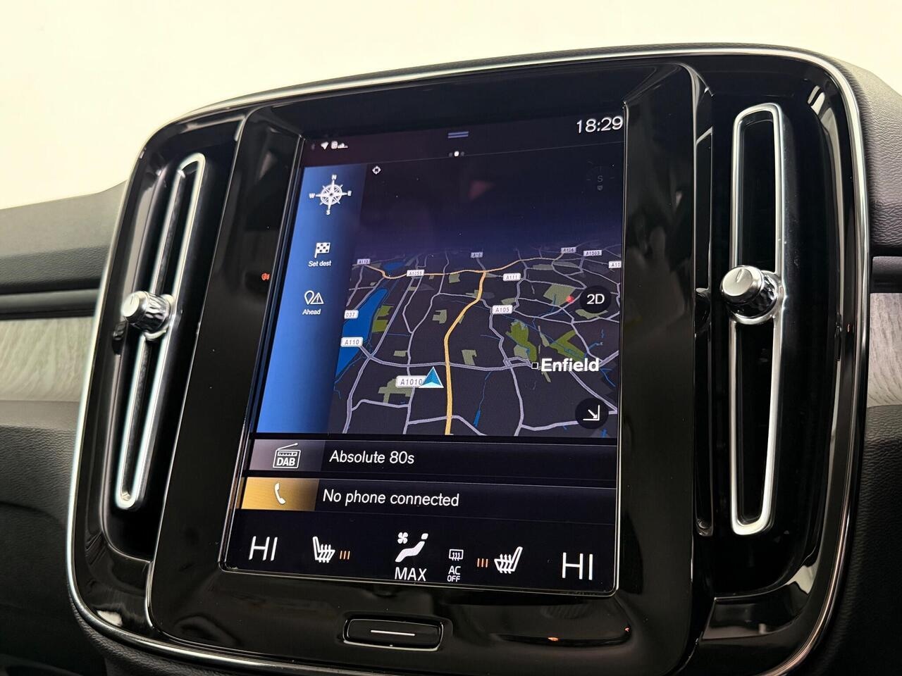 Volvo XC40 thumbnail Infotainment System