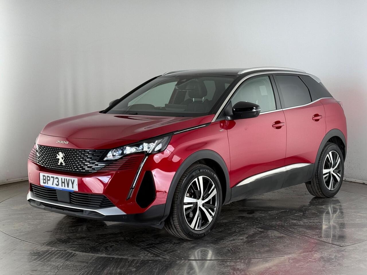 Peugeot 3008 thumbnail Front Left