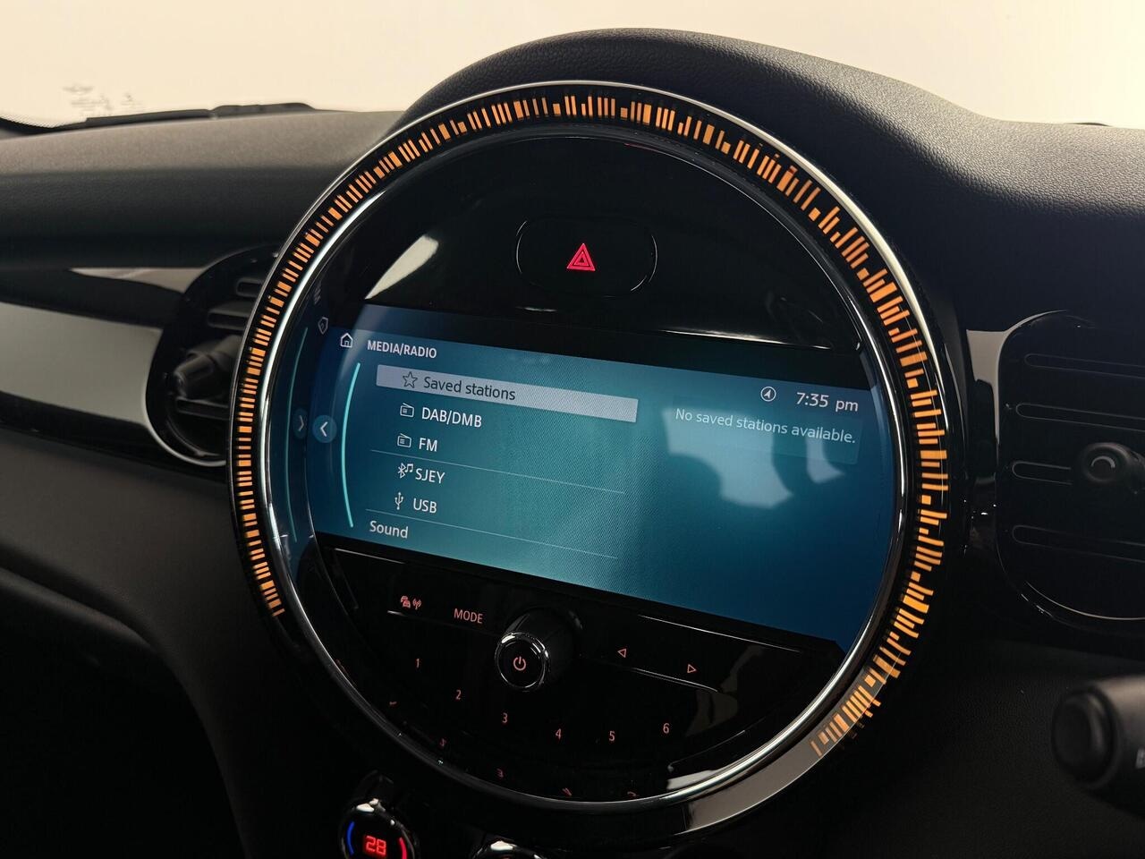 MINI Hatch thumbnail Infotainment System