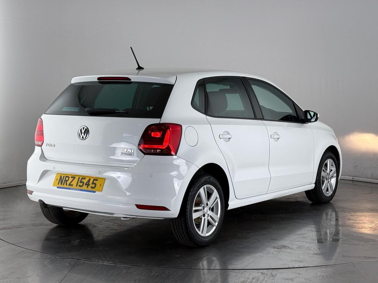 Volkswagen Polo thumbnail Rear Right