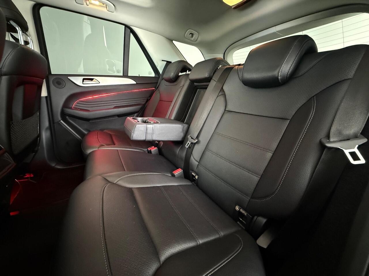 Mercedes-Benz GLE thumbnail Seats Rear