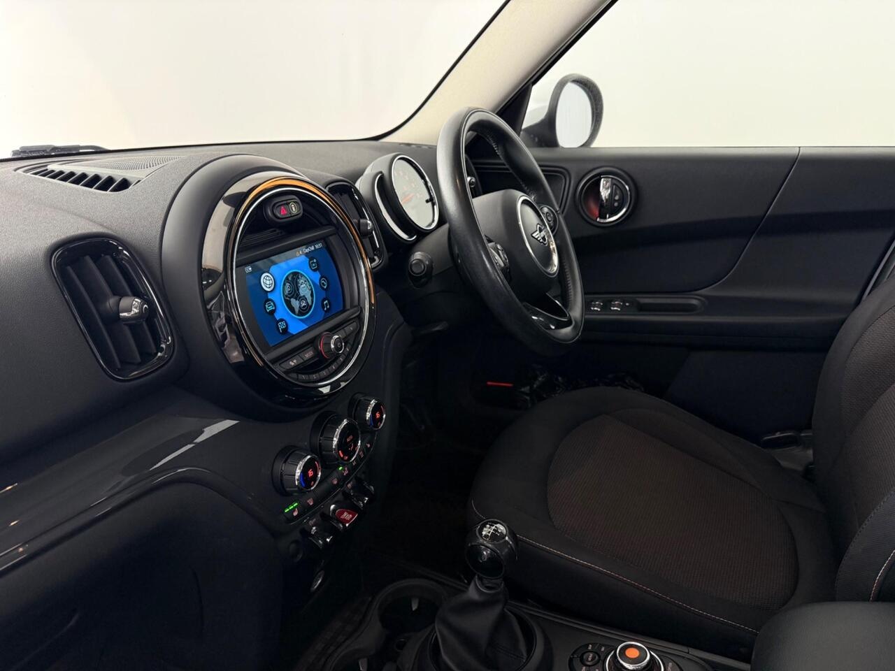 MINI Countryman thumbnail Interior Front