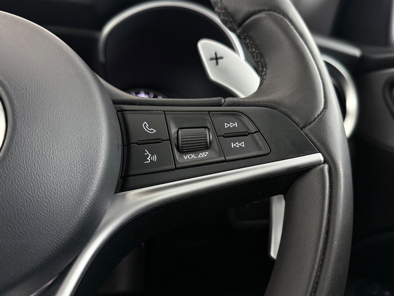 Alfa Romeo Stelvio thumbnail Misc Controls