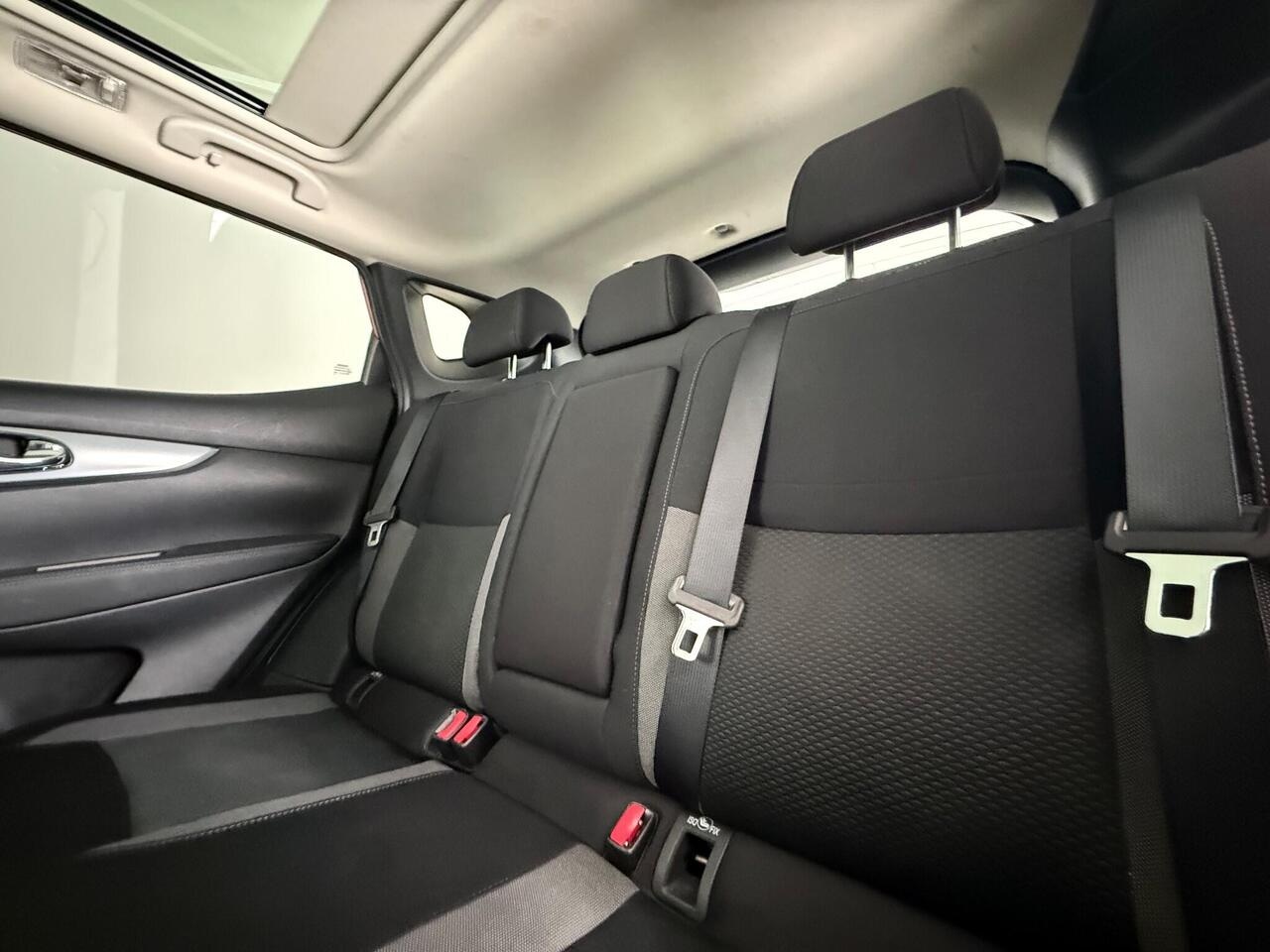 Nissan Qashqai thumbnail Seats Rear