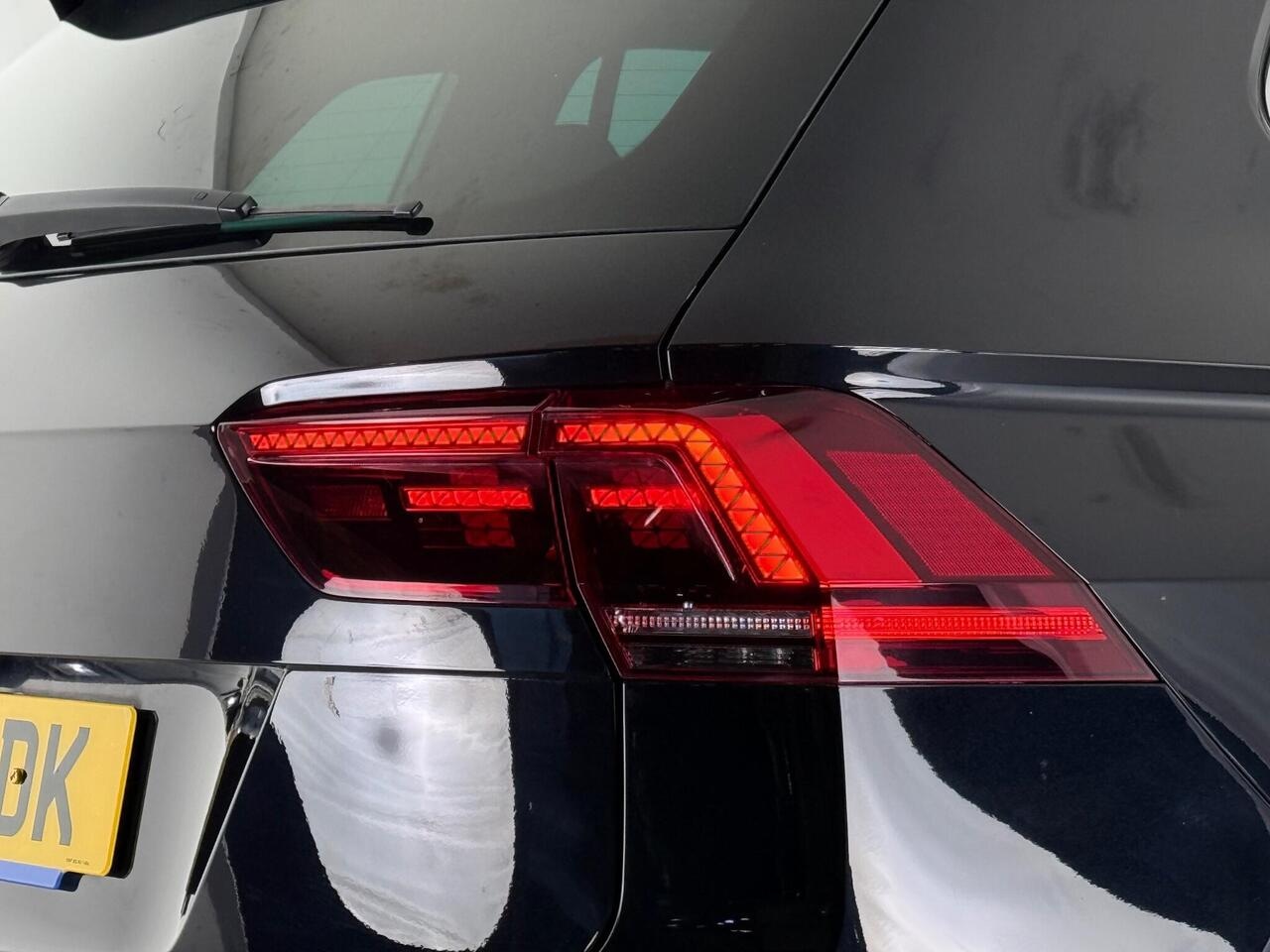 Volkswagen Tiguan thumbnail Lights Rear