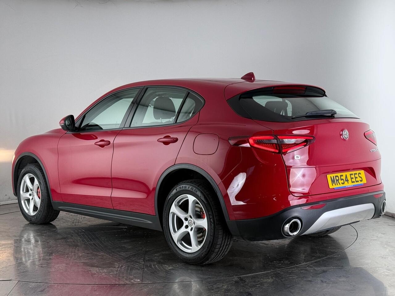Alfa Romeo Stelvio thumbnail Rear Left
