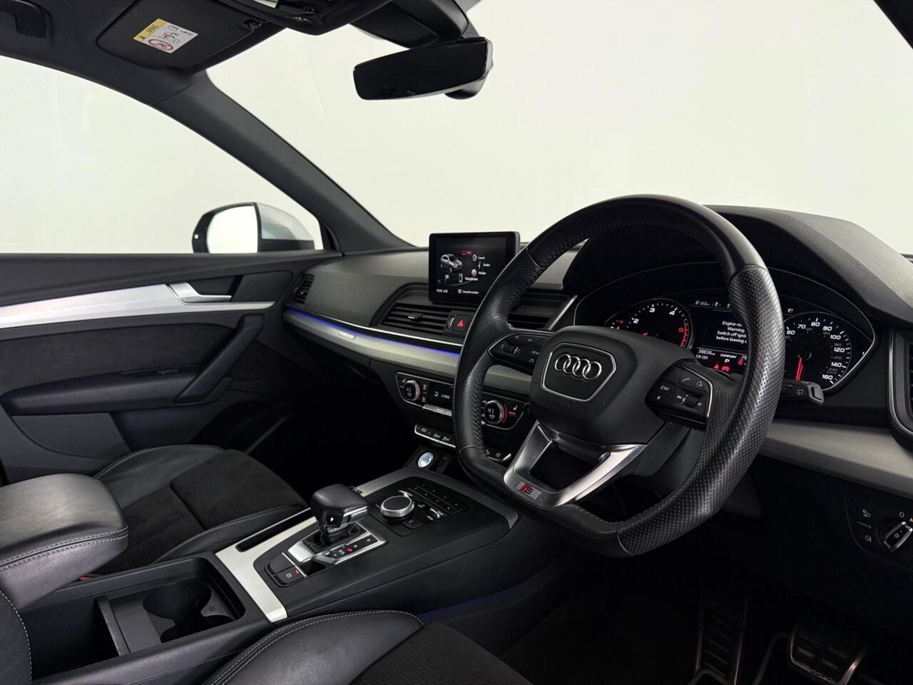 Audi Q5 thumbnail Interior Front