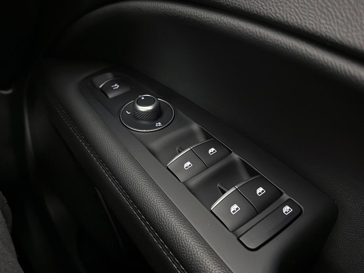 Alfa Romeo Stelvio thumbnail Misc Controls