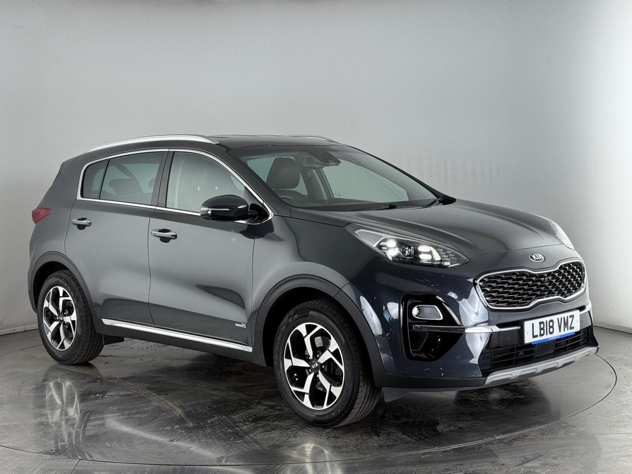 Kia Sportage thumbnail Front Right