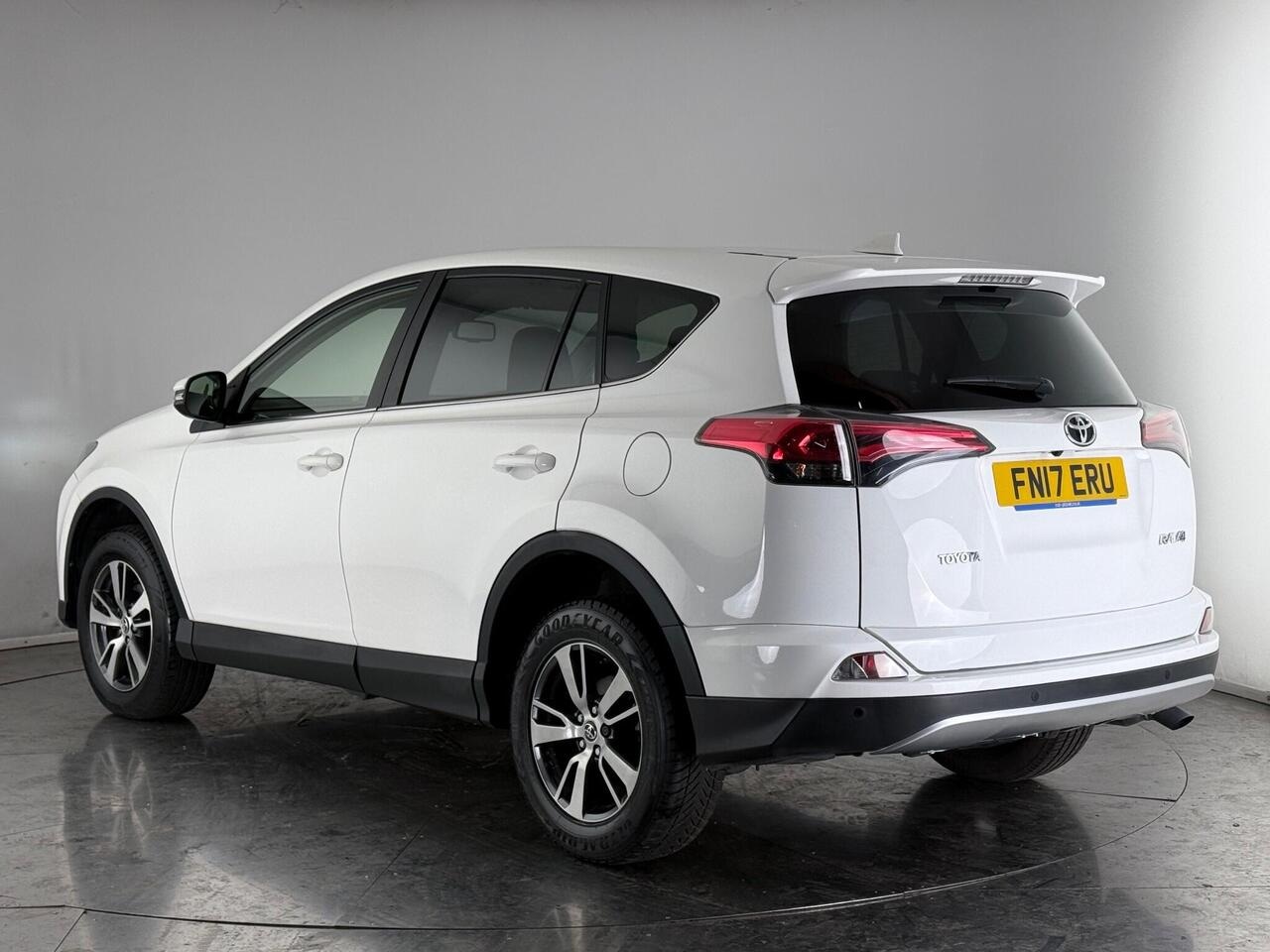 Toyota RAV4 thumbnail Rear Left