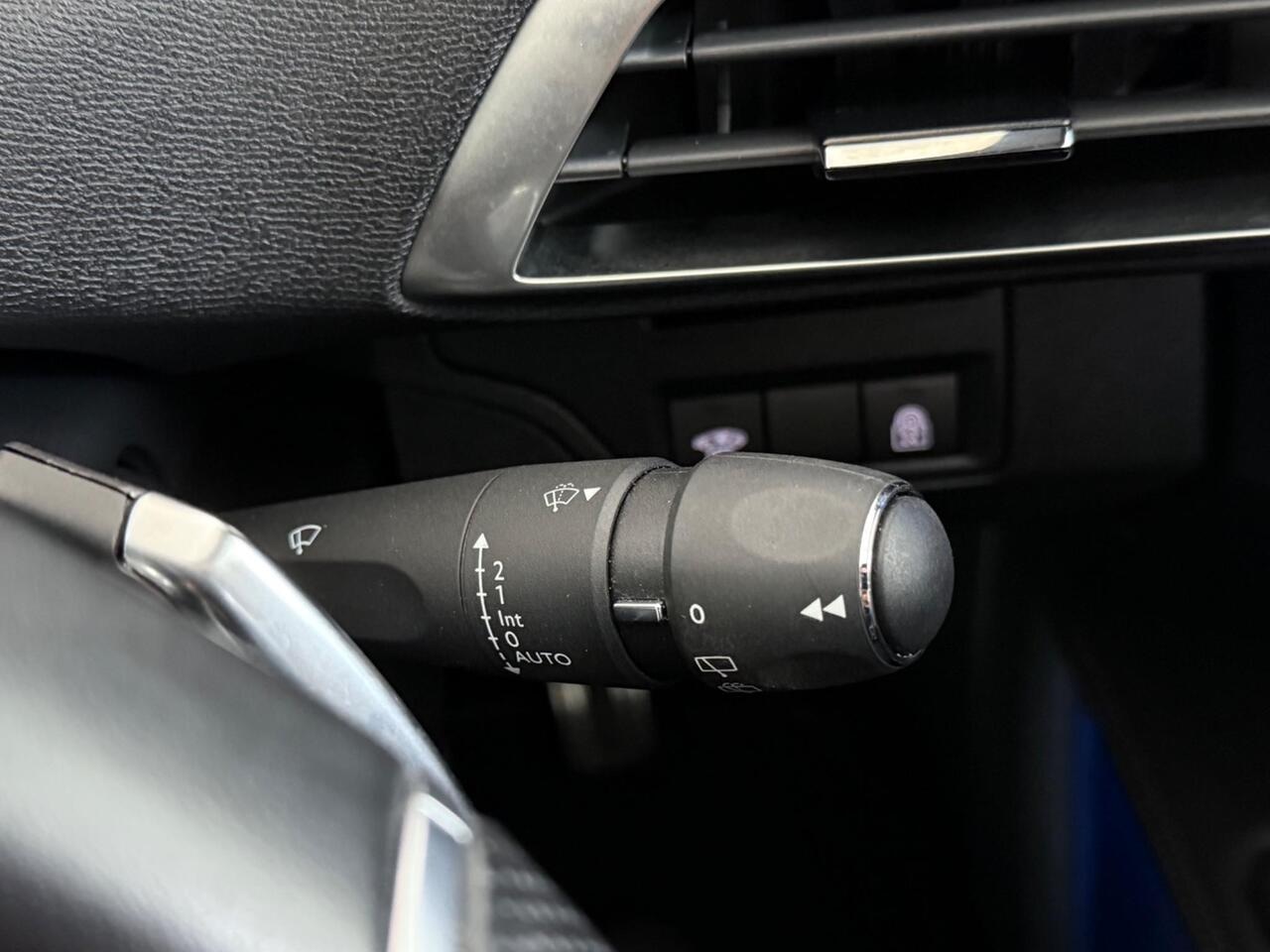 Peugeot 3008 thumbnail Misc Controls
