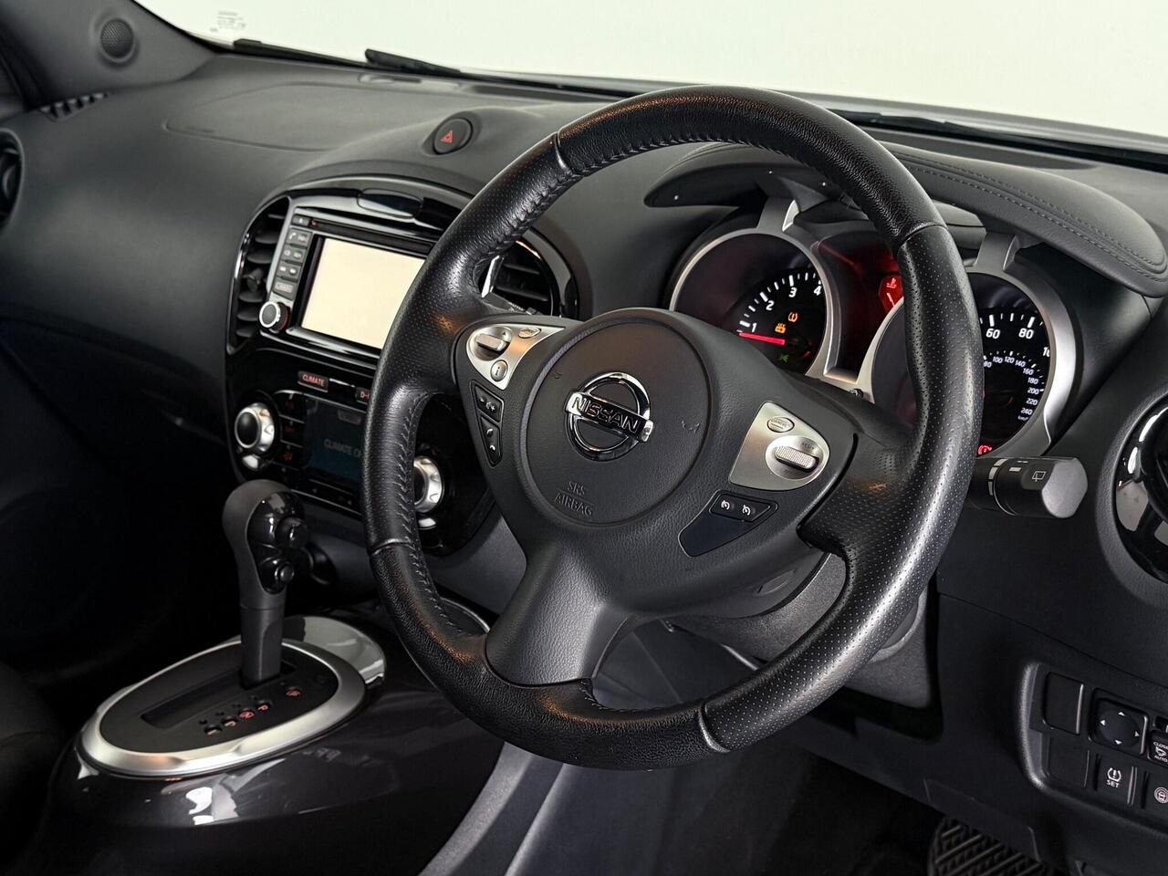 Nissan Juke thumbnail Steering Wheel