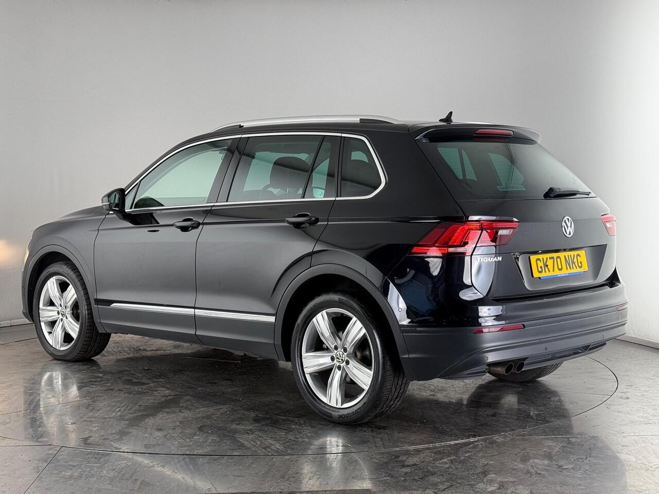 Volkswagen Tiguan thumbnail Rear Left