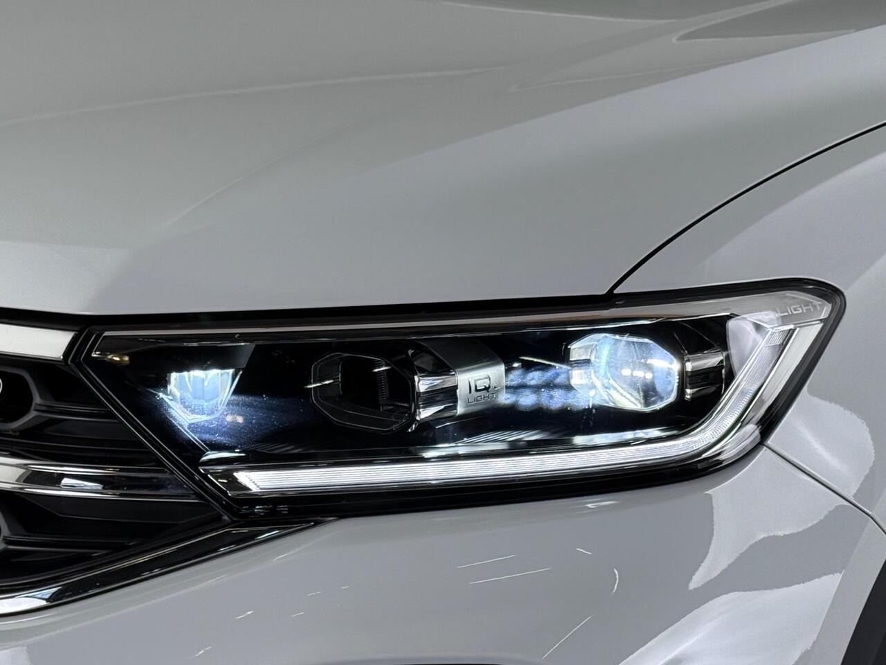 Volkswagen T-Roc thumbnail Lights Front