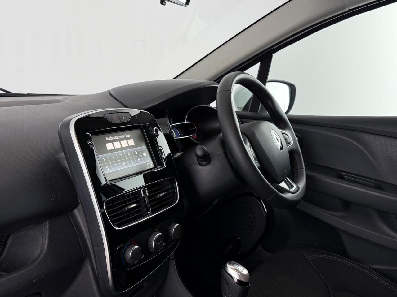 Renault Clio thumbnail Interior Front