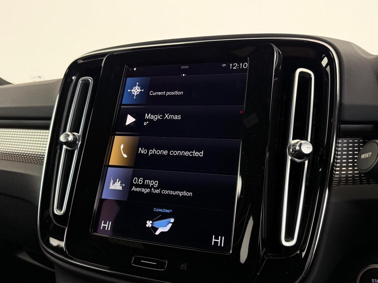 Volvo XC40 thumbnail Infotainment System