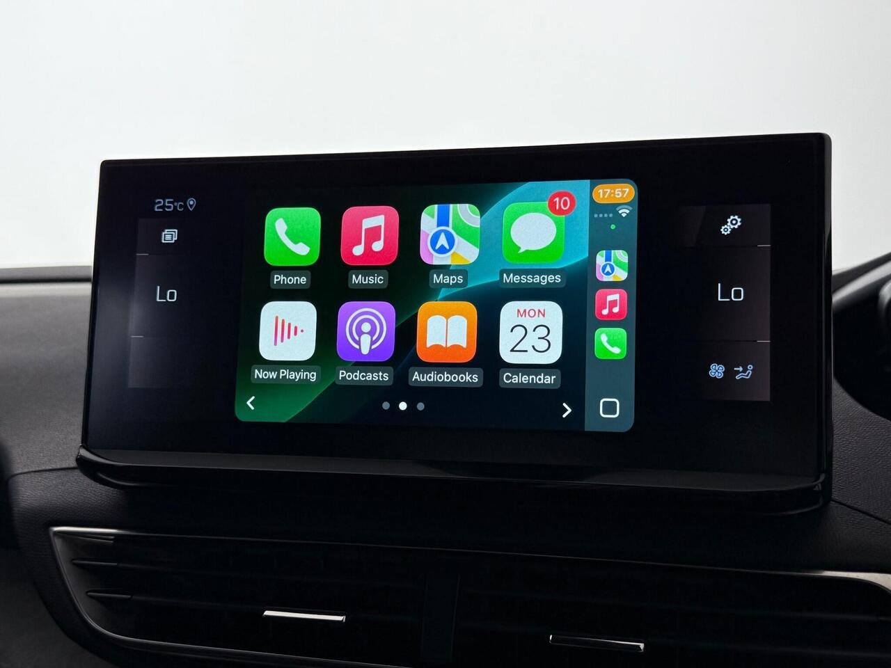 Peugeot 3008 thumbnail Infotainment System