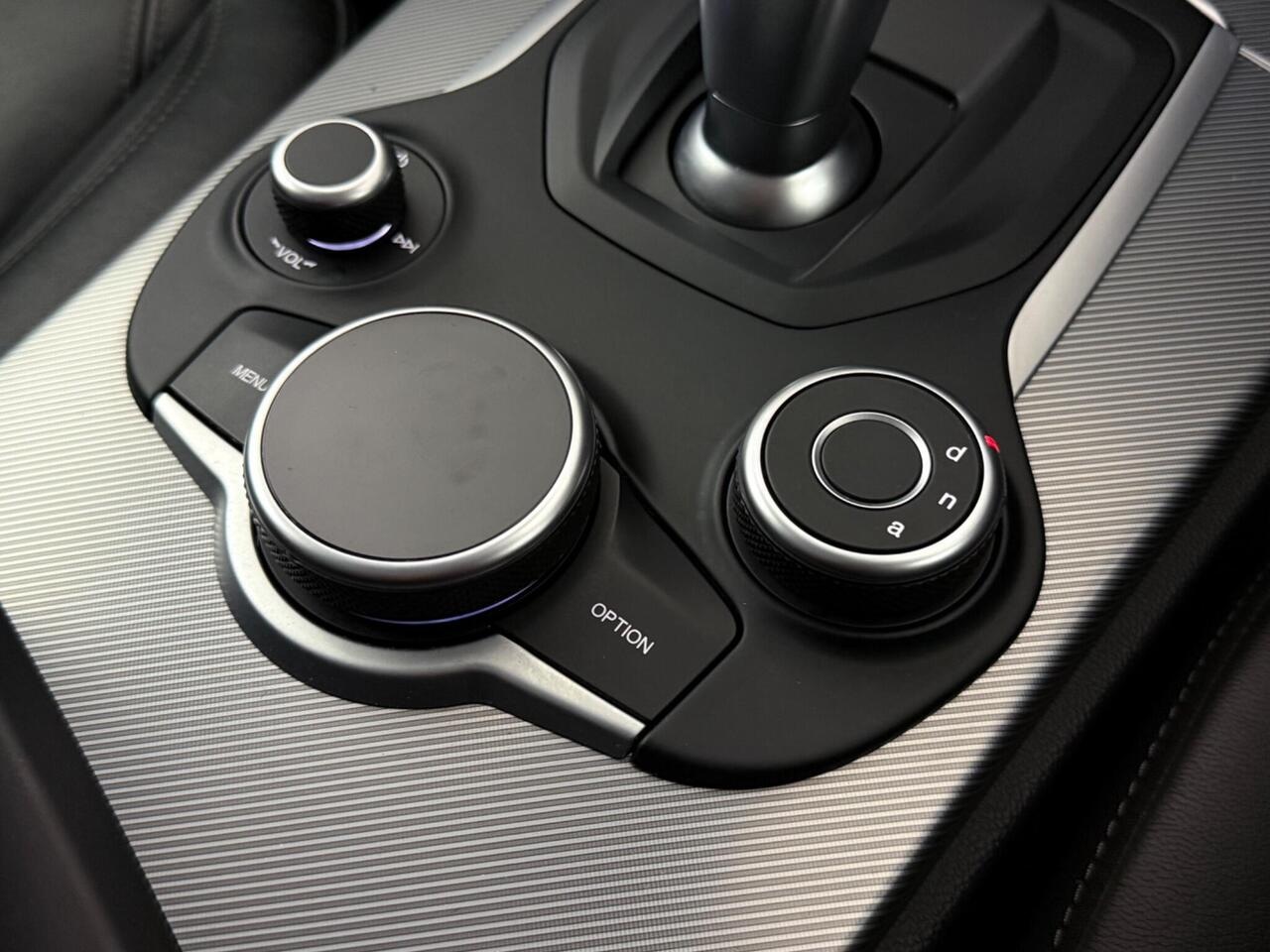 Alfa Romeo Stelvio thumbnail Misc Controls