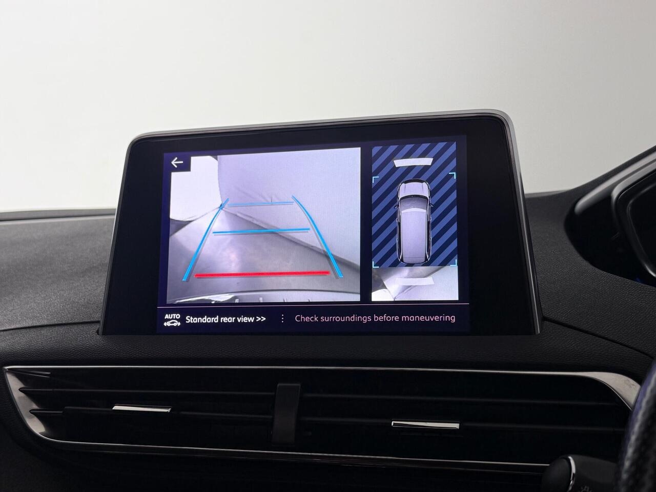 Peugeot 5008 thumbnail Infotainment System