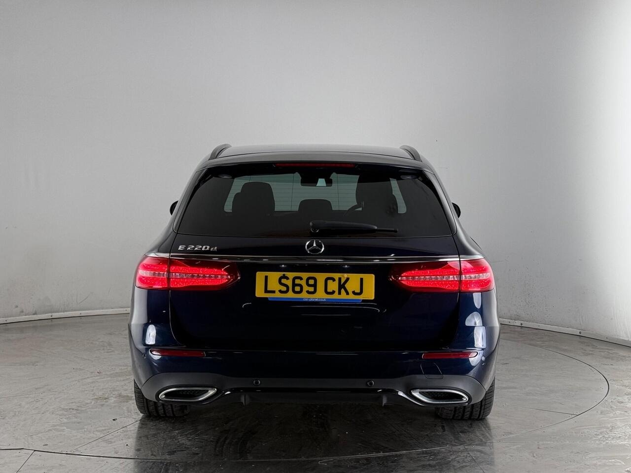 Mercedes-Benz E Class thumbnail Rear