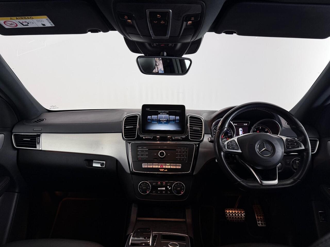 Mercedes-Benz GLE thumbnail Interior Front