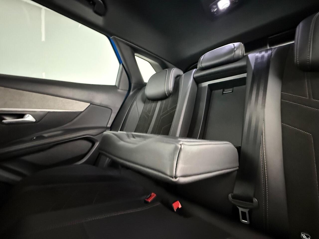 Peugeot 3008 thumbnail Seats Rear
