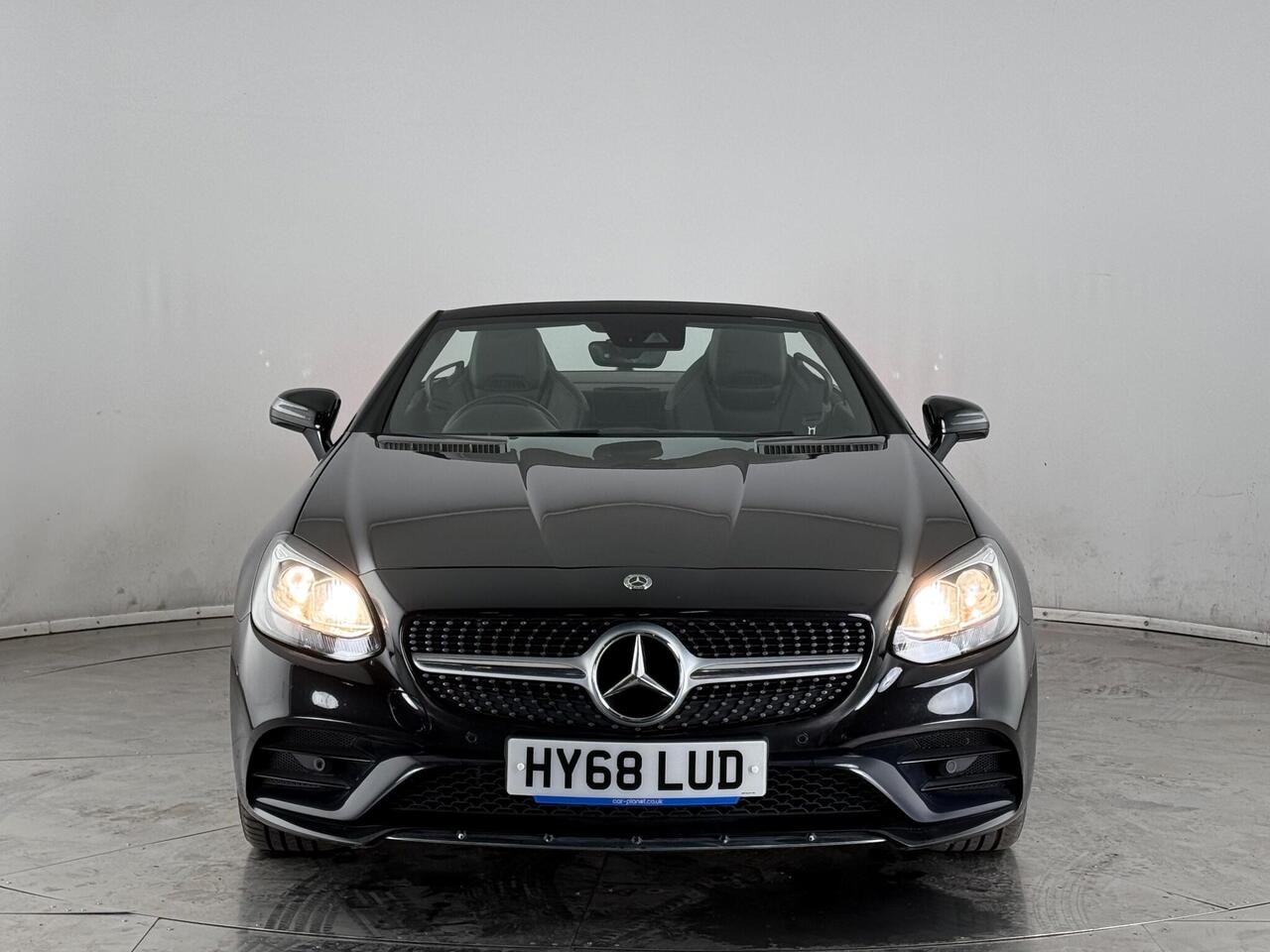 Mercedes-Benz SLC thumbnail Front