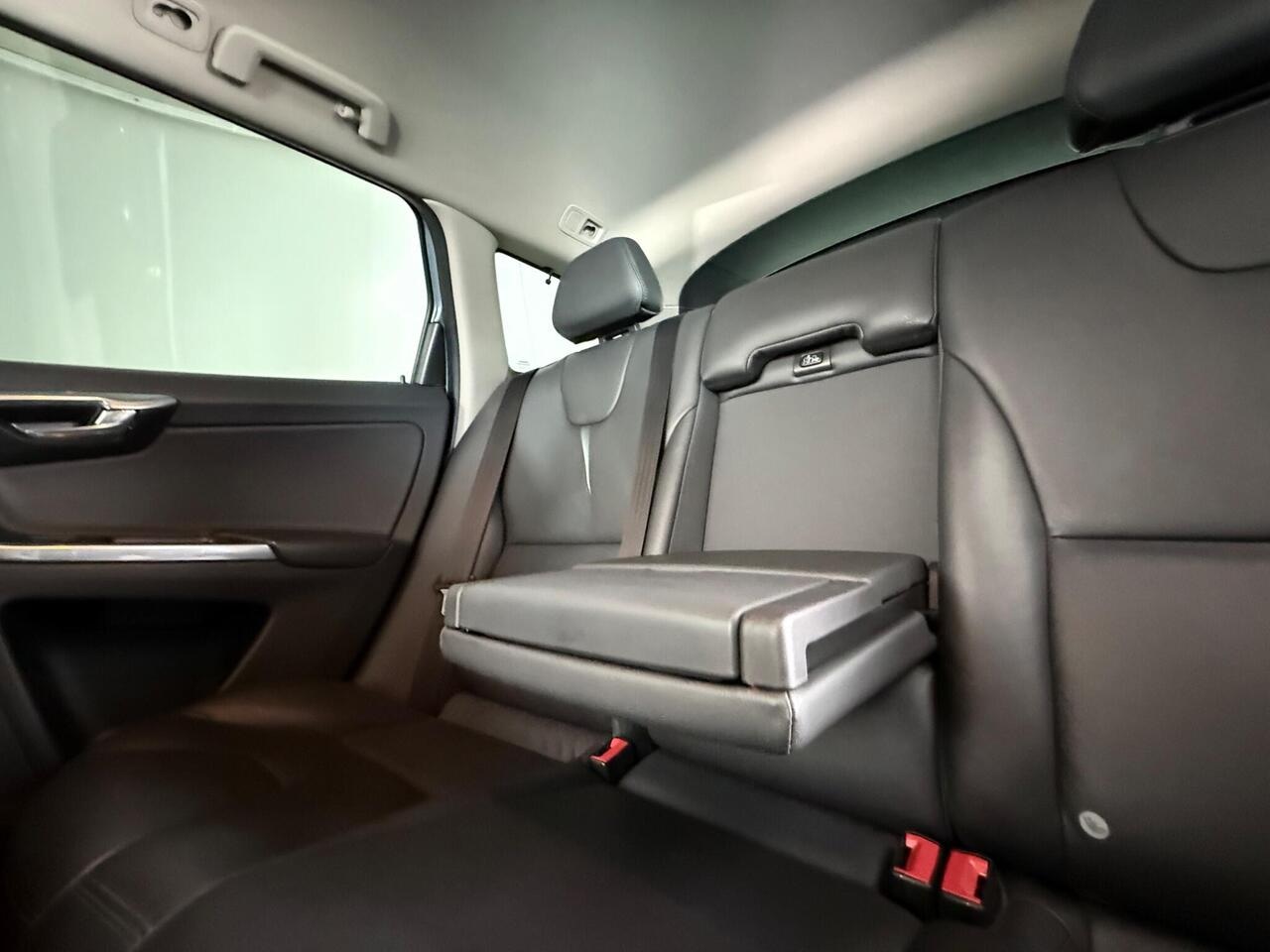 Volvo XC60 thumbnail Seats Rear