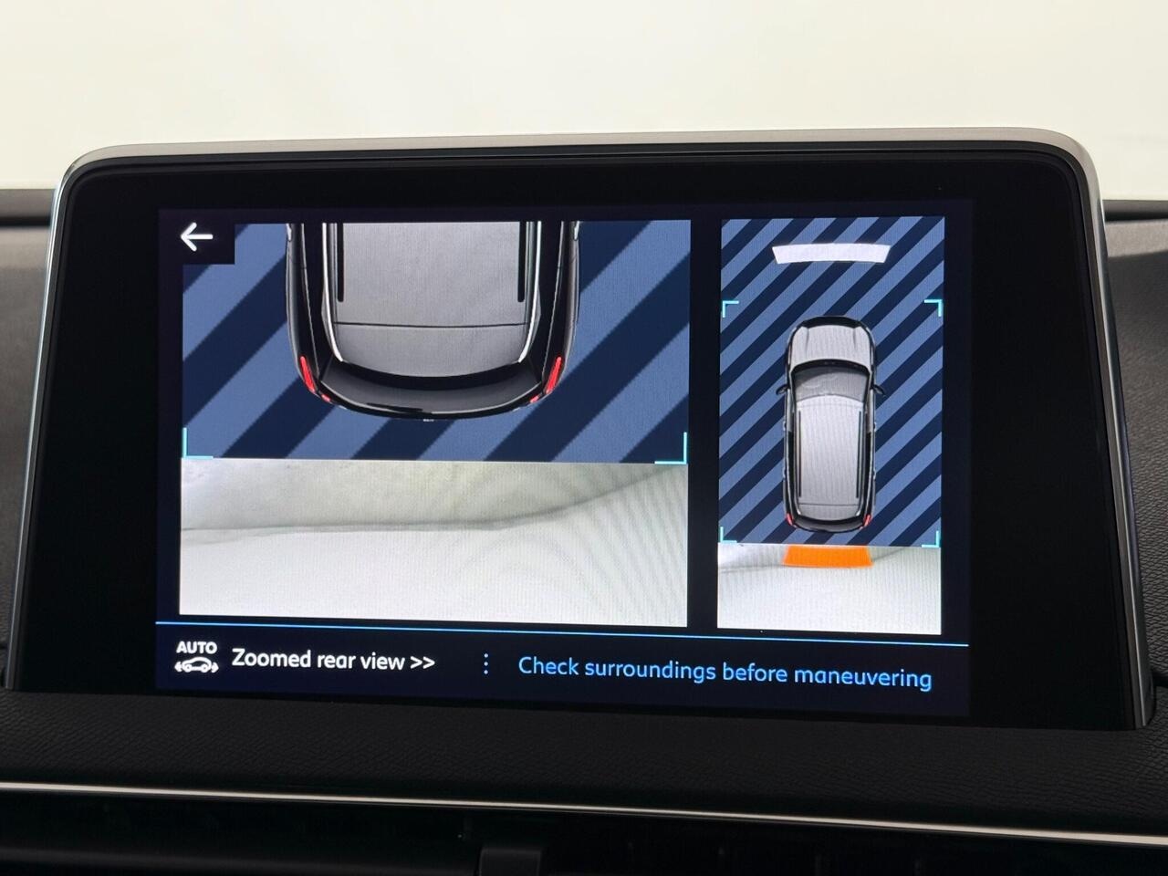 Peugeot 3008 thumbnail Infotainment System