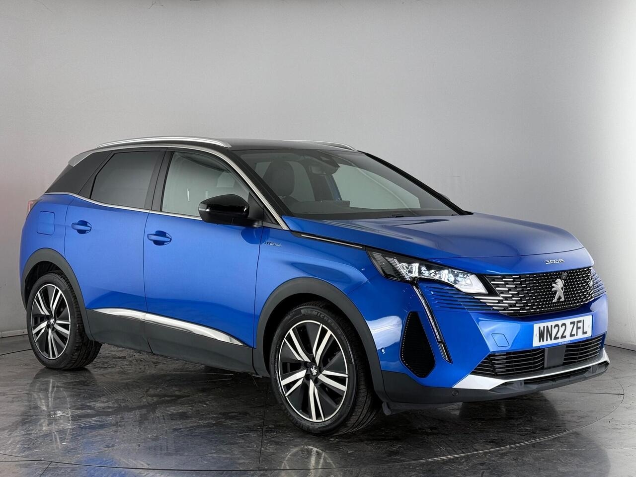 Peugeot 3008 thumbnail Front Right