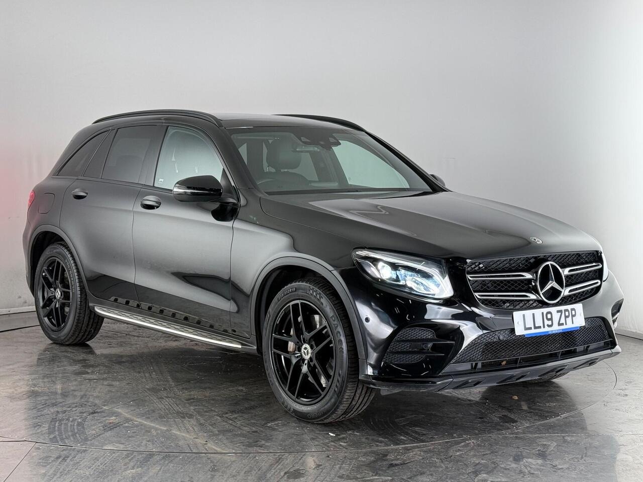 Mercedes-Benz GLC thumbnail Front Right