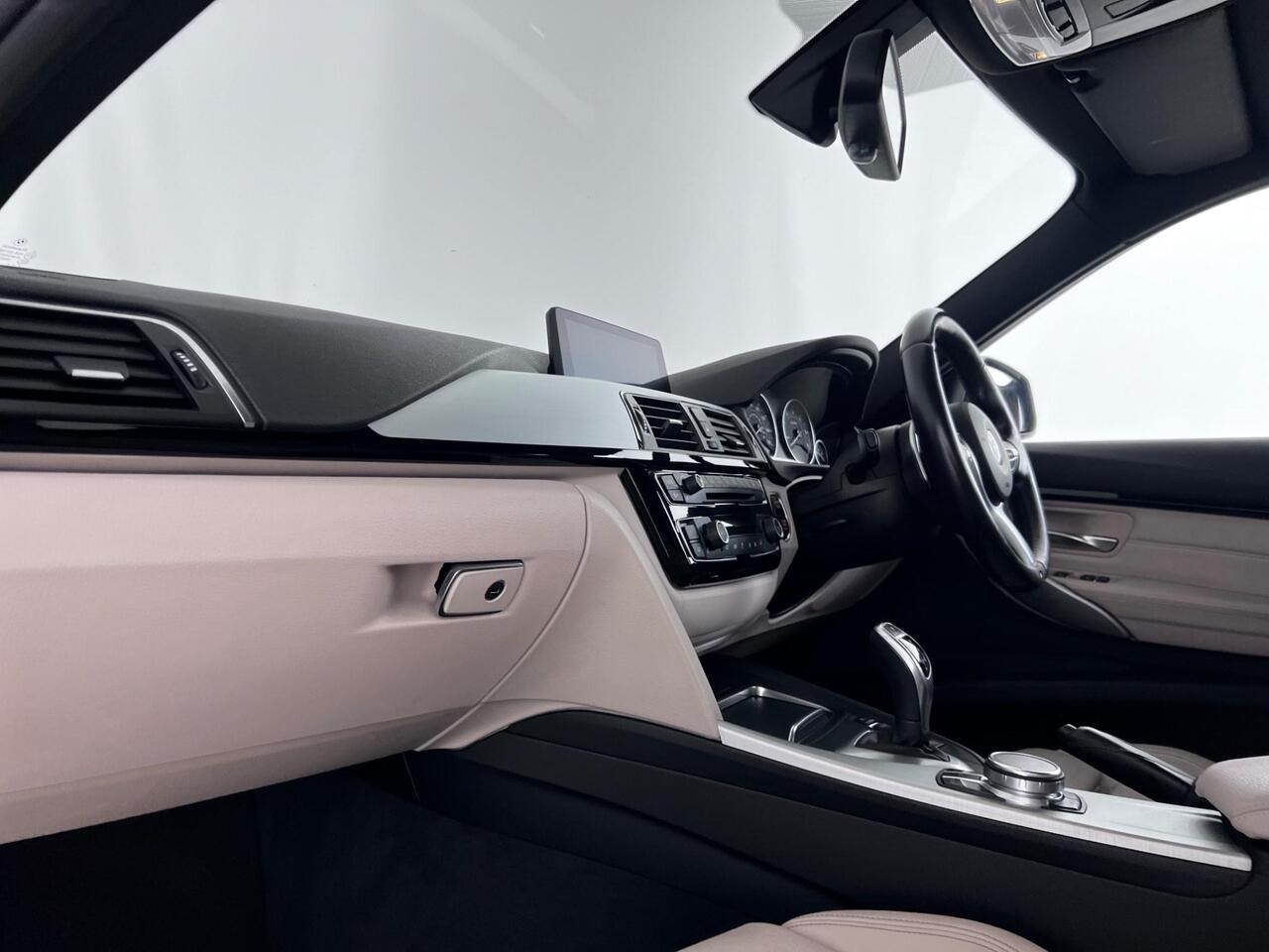 BMW 3 Series thumbnail Interior Front