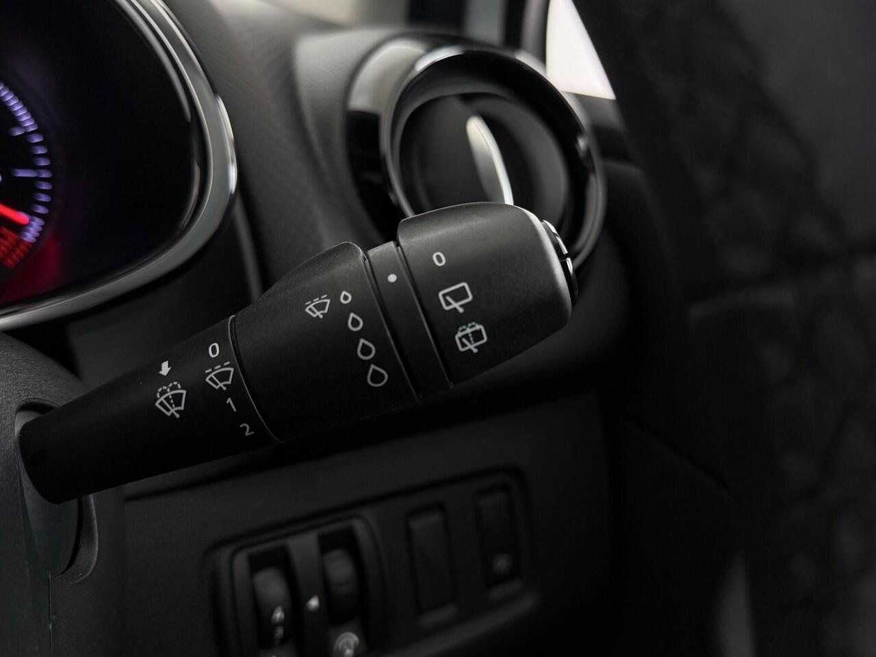 Renault Clio thumbnail Misc Controls