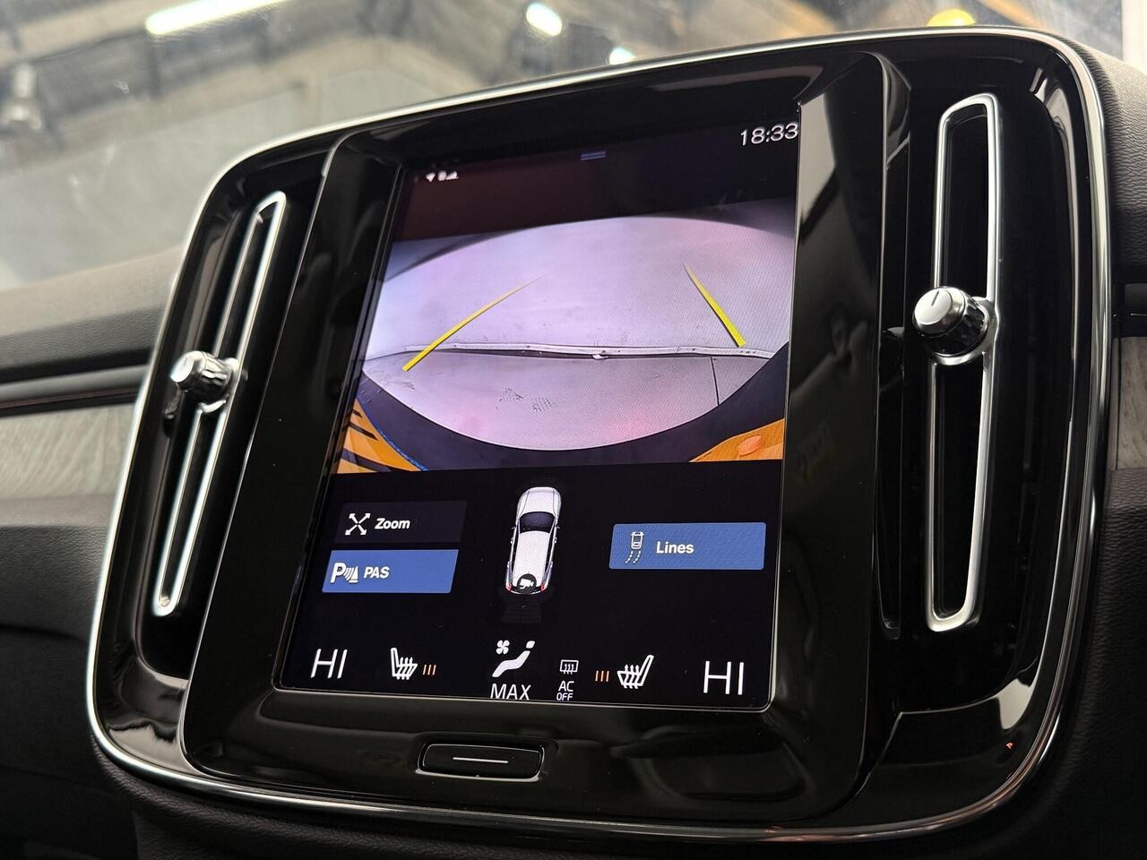 Volvo XC40 thumbnail Infotainment System