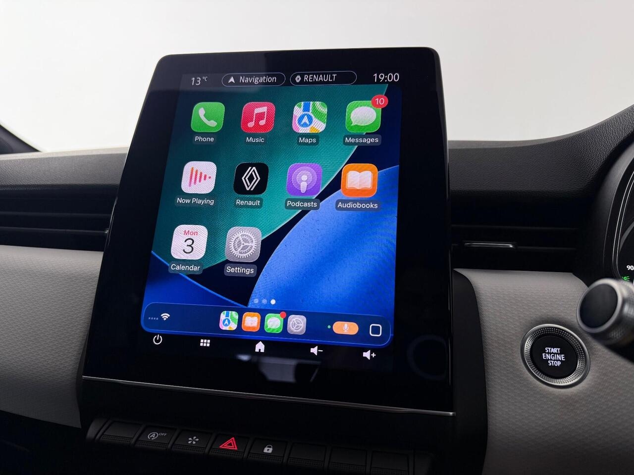 Renault Clio thumbnail Infotainment System