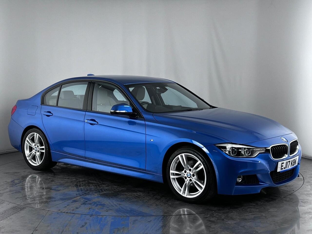 BMW 3 Series thumbnail Front Right