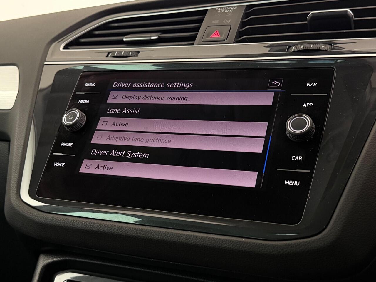 Volkswagen Tiguan thumbnail Infotainment System