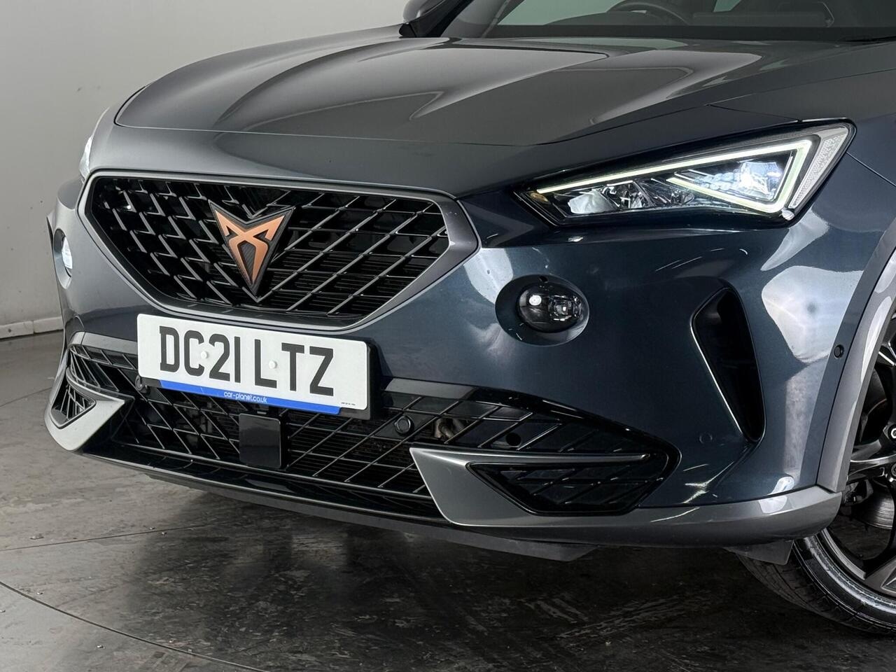 CUPRA Formentor thumbnail Lights Front