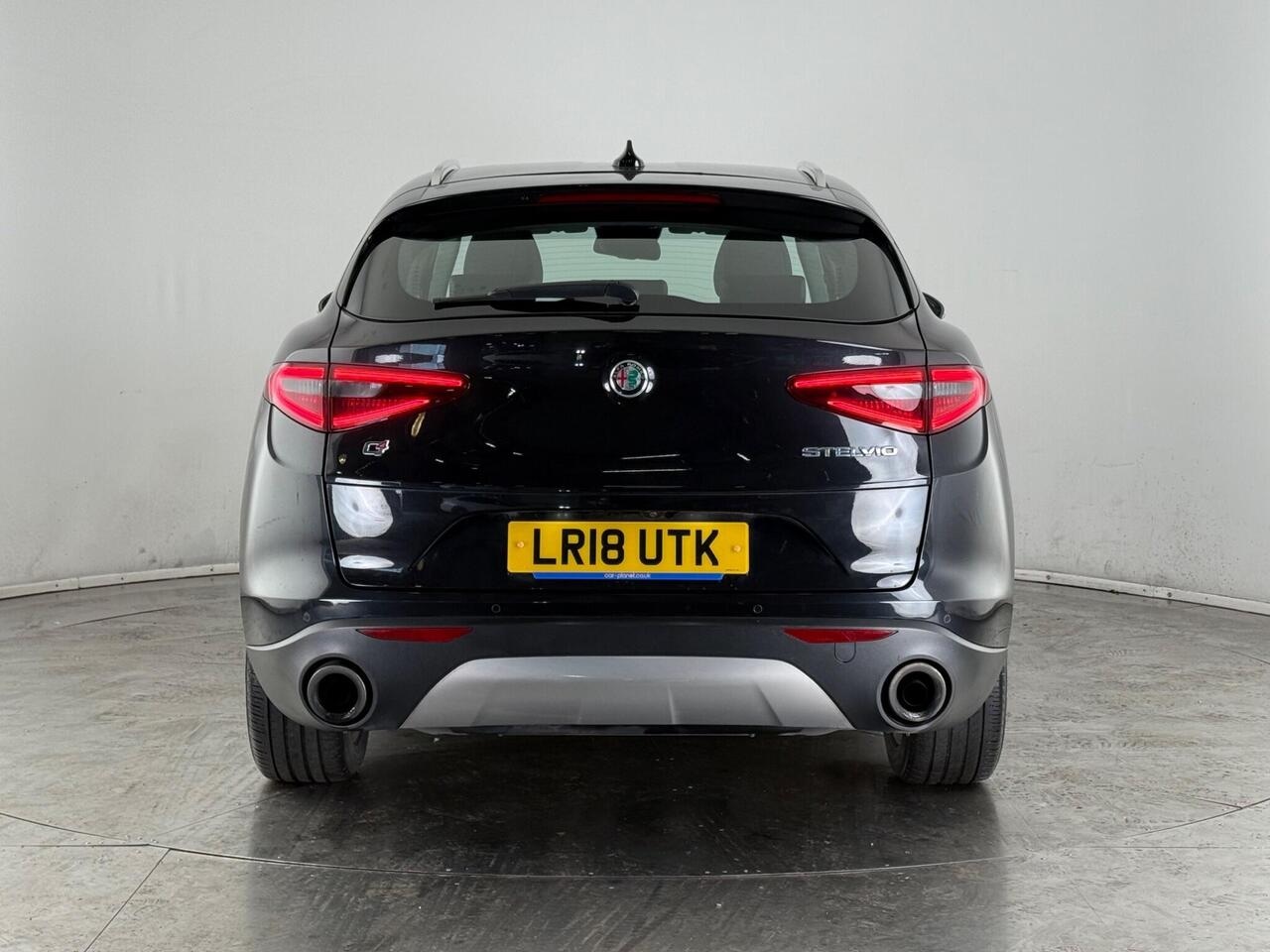 Alfa Romeo Stelvio thumbnail Rear