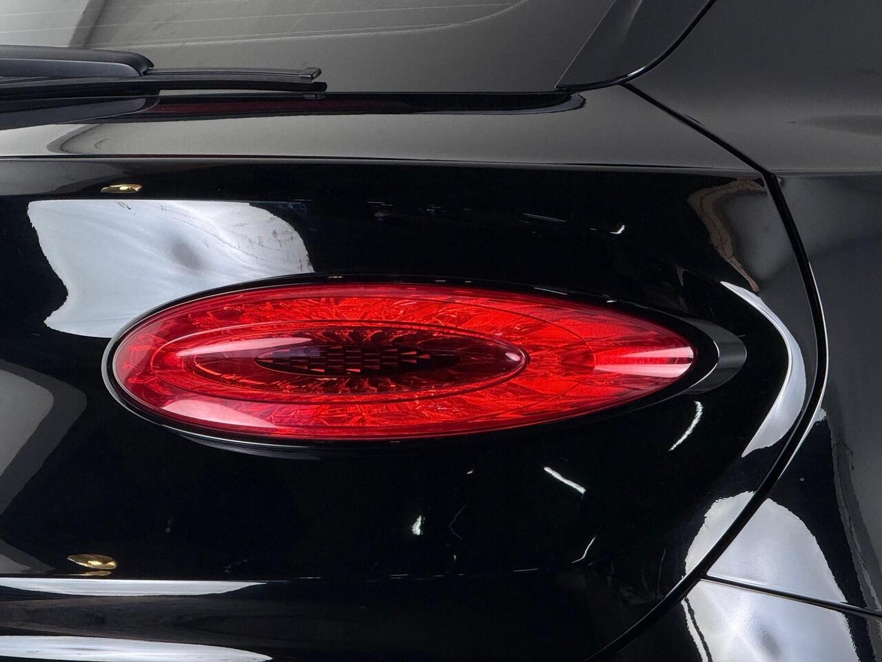 Bentley Bentayga thumbnail Lights Rear