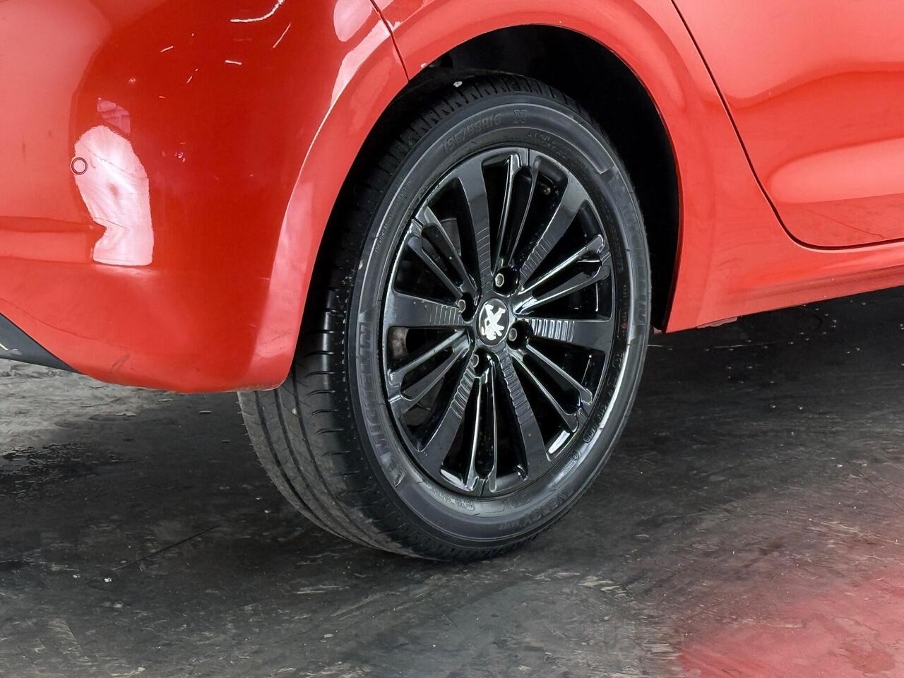 Peugeot 208 thumbnail Wheel