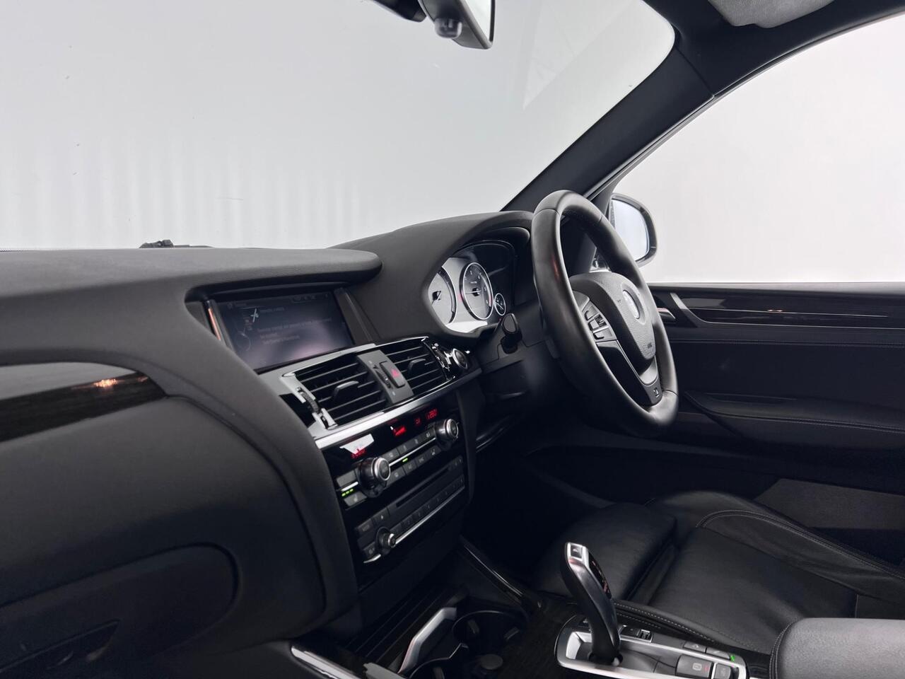 BMW X3 thumbnail Interior Front